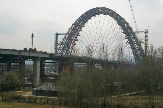 Brücke von Serebjanij Bor in Moskau im Bau