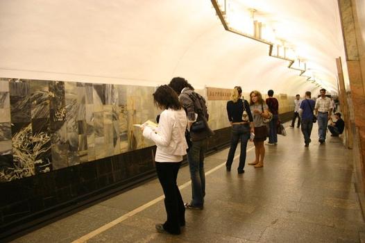 Metrobahnhof Barrikadnaja, Moskau