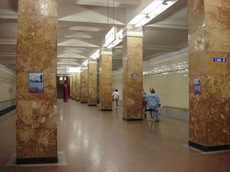Metrobahnhof Arbatskaja, Moskau