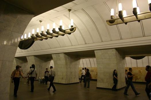 Metrobahnhof Tschechovskaja, Moskau