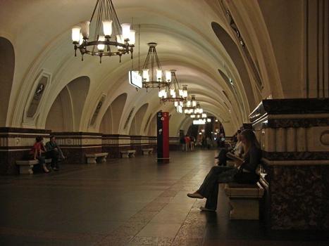 Frunzenskaya metro station, Moscow