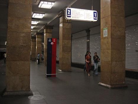 Metrobahnhof Park Kultury-Radialnaja, Moskau