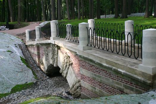 Zaryzino - kleine groteske Brücke