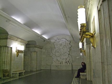 Metrobahnhof Smolenskaja, Moskau