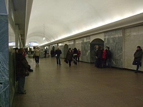 Metrobahnhof Tschistije Prudy, Moskau