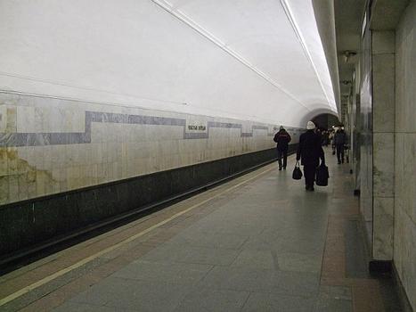 Metrobahnhof Tschistije Prudy, Moskau