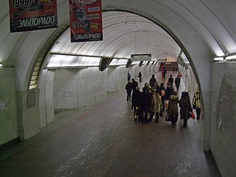 Metrobahnhof Zwetnoi Bulwar, Moskau