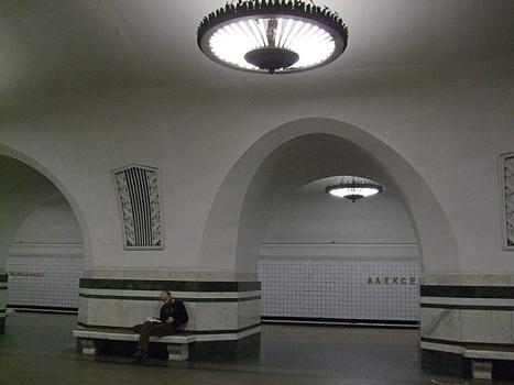 Metrobahnhof Alexejewskaja