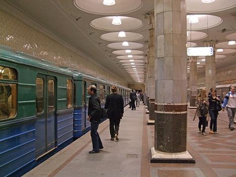 Metrobahnhof Kiewskaja (Filjowskaja)