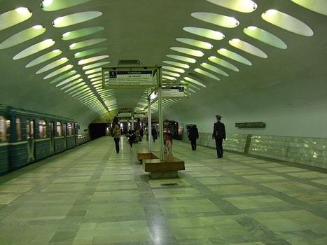 Nakhimovskiy Prospekt metro station, Moscow