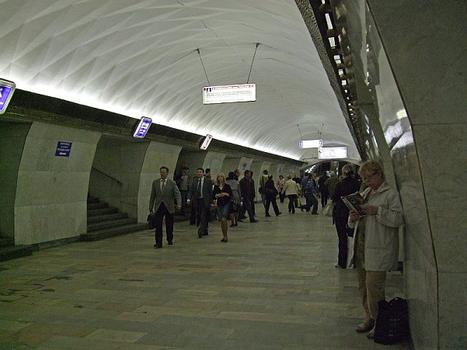 Metrobahnhof Turgenewskaja