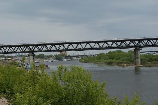 Nizhnegorodsky Metro Bridge crosses Oka river,Nizhny Novgorod, Nizhny Novgorod Oblast, Russia, begin 1992 1300m top level autoroad, low level metro