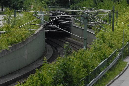 Portail sud du tunnel ferroviaire d'Ismaning menant à l'aéroport de Munich