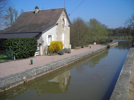 Ecluse n.13 de Mingot sur le versant Loire du Canal du Nivernais