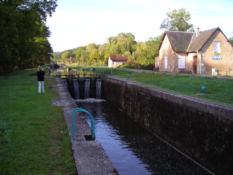 Nivernais Canal - Lock no. 16 at Sardy