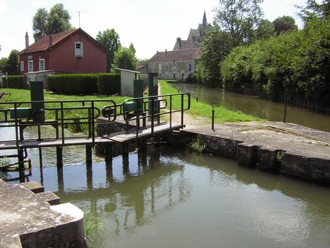 Ourcq-Kanal - Mareuil-sur-Ourcq - Schleuse