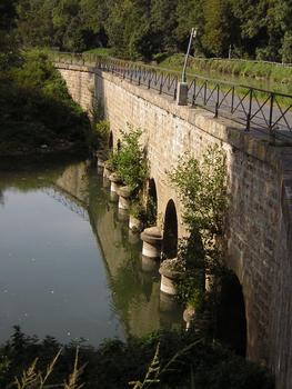Chalifert-Kanal-Brücke bei Condé-Sainte-Libiaire