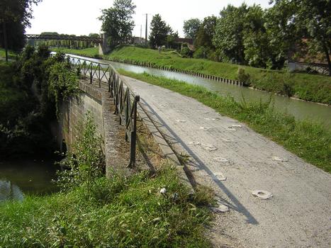 Pont-canal de Chalifert par dessus une branche du grand morin à Esbly