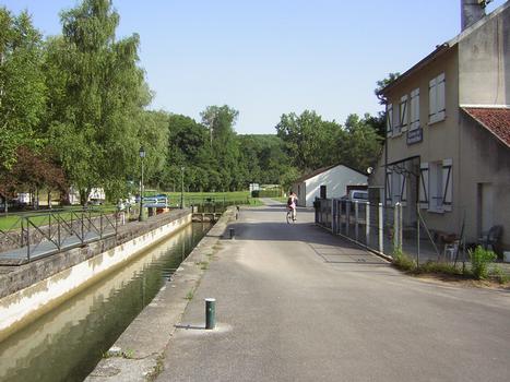 Canal de l'Ourcq - écluse de Varredes