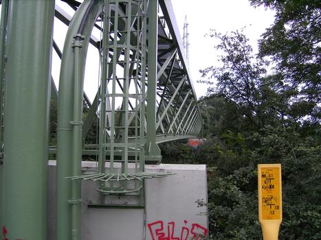 Rhine-Herne Canal - Ruhrgas Pipeline Bridge