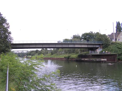 Rhein-Herne-Kanal - Westseite der Prosperstraßen-Brücke Nr. 327 vom Nordufer des Rhein-Herne-Kanals aus gesehen