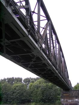 Rhein-Herne-Kanal - Ansicht der DB-Brücke Nr. 325 von unten