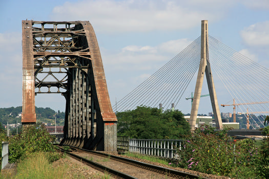 Eisenbahnbrücke der Monsin-Insel in Lüttich