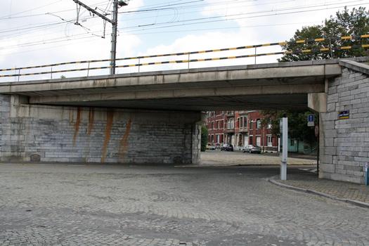 Liège - Eisenbahnbrücke üver die Rue des Vennes