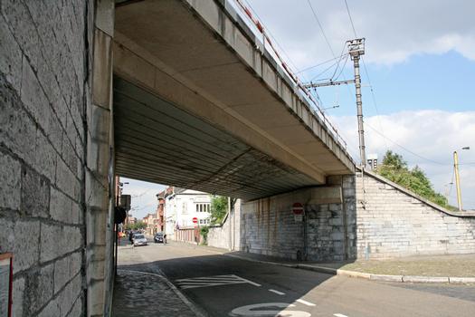 Liège - Eisenbahnbrücke üver die Rue des Vennes