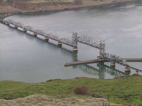 Celilo Railroad Bridge (Oregon Trunk Line Bridge)