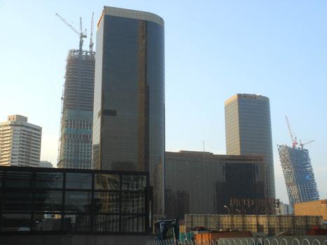 China World Trade Center 1 & 2, Nr. 3 im Bau dahinter links, CCTV im Bau rechts