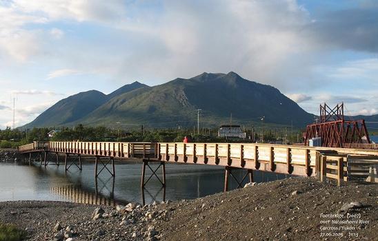 Geh- und Radwegbrücke (2007) über den Natasaheeni River in Carcross / Yukon