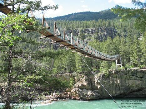 Kootenai Falls Swinging Bridge bei Troy / Lincoln County, Montana