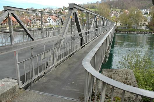 Flurlinger Brücke über den Rhein, 800 Meter oberhalb des Rheinfalls, einspurige Strassenbrücke, verbindet Flurlingen (ZH) und Neuhausen am Rheinfall (SH)