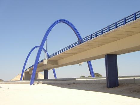 Brücke im Autobahnkreuz La Roda