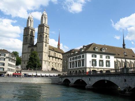 Großmünster mit Münsterbrücke
