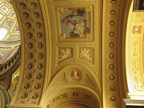 Stephansbasilika, BudapestRundbogen im Innenraum unter der Kuppel
