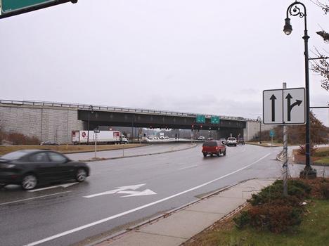 Interstate I-93 bridge over U.S Route 3 (Manchester St) in Concord
