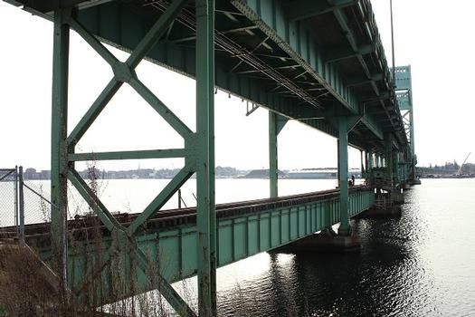 Sarah Mildred Long Bridge with double deck seen from Kittery side