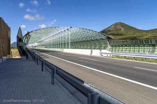 Pont autoroutier de Vchynice (D8)