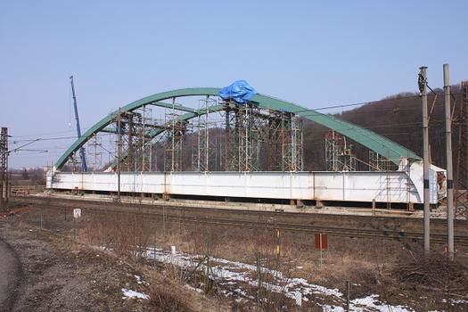 New arch bridge structure at the assembly workplace