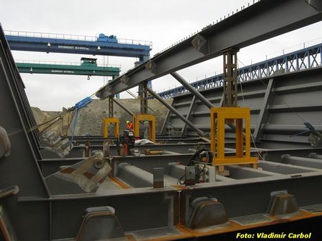 Lochkov bridge: 2nd girder section assembly works
