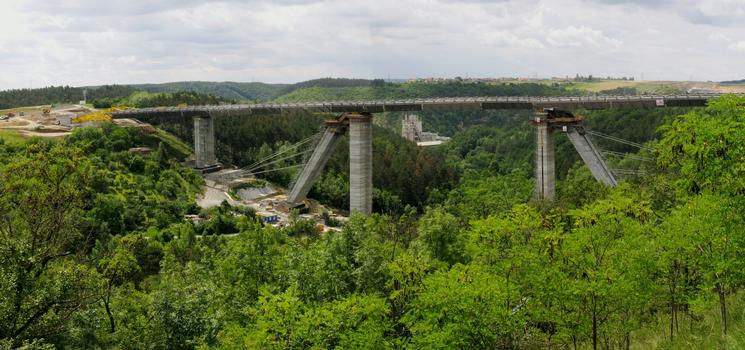 A final overview at the Lochkov Bridge from north-east