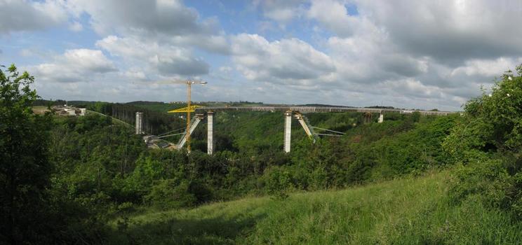A general view at the Lochkov Bridge from north-east