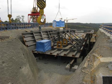 Lochkov Bridge: The overall view to the 1st steel girder section placed in the assembly site pit