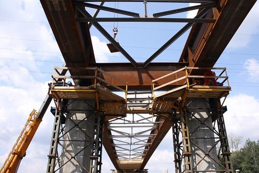 Místecká Road Bridge - steel girder assembly works