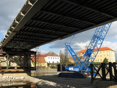 Podebrady Elbe River Road Bridge: View to the bottom steel deck floor