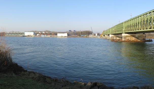 The existing bridge on the right, the new one is growing on the oposite riverbank
