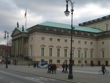 Deutsche Staatsoper in Berlin Mitte Unter den Linden