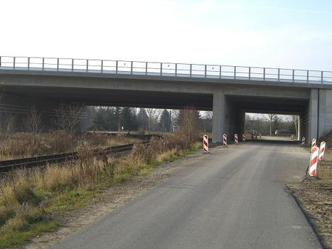A 113 Brücke / Straße und Gleis in Kienberg Landkreis Dahme Spreewald im Land Brandenburg